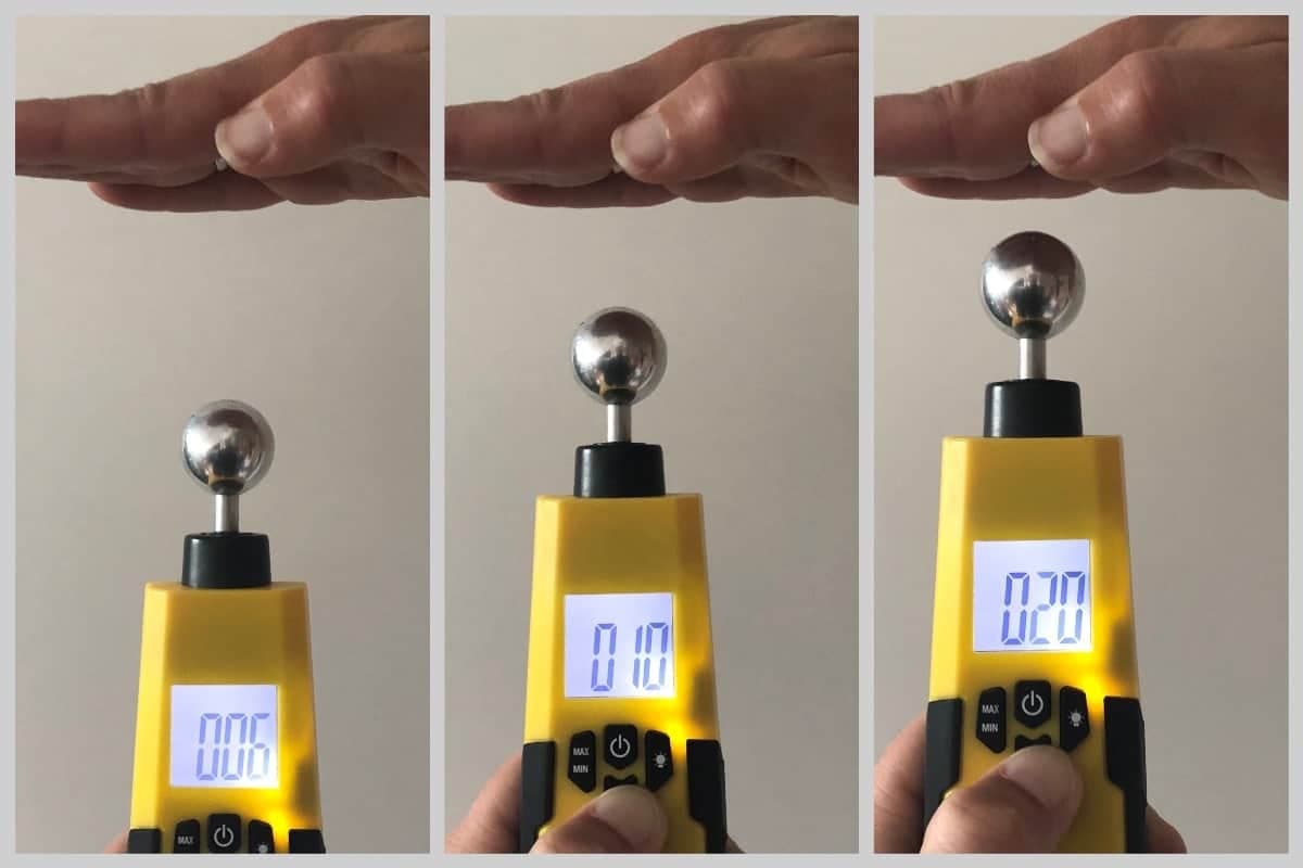 Das Feuchtemessgerät TROTEC BM31 reagiert bereits bei Annährung mit der Hand