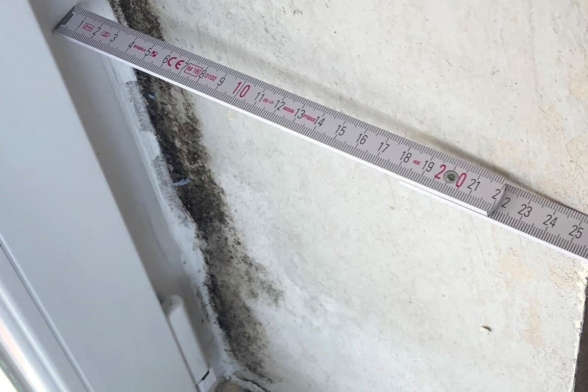 Schimmel am Fenster, speziell an der Laibung direkt neben dem Fensterrahmen